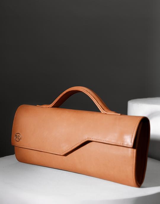 Tan Àrírò Clutch