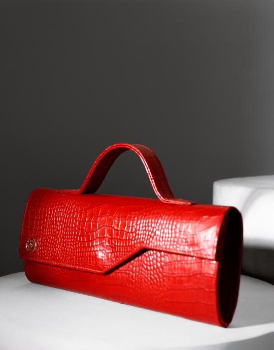 Red Àrírò Croc Clutch